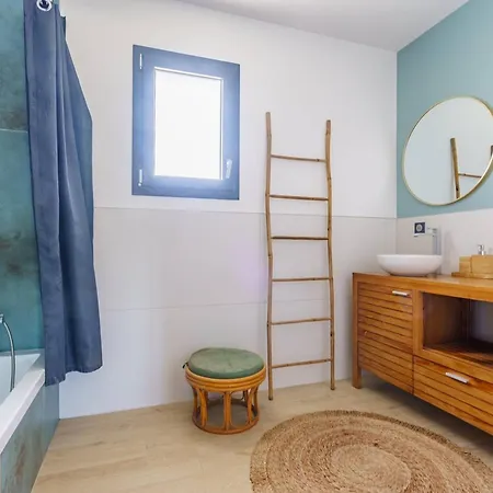 : Maison 3 Pieces, Piscine Privee, Internet, Parking - Fr-1-495-148 Holiday home Cambo-les-Bains