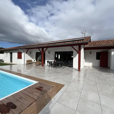 : Maison 3 Pieces, Piscine Privee, Internet, Parking - Fr-1-495-148 Holiday home *